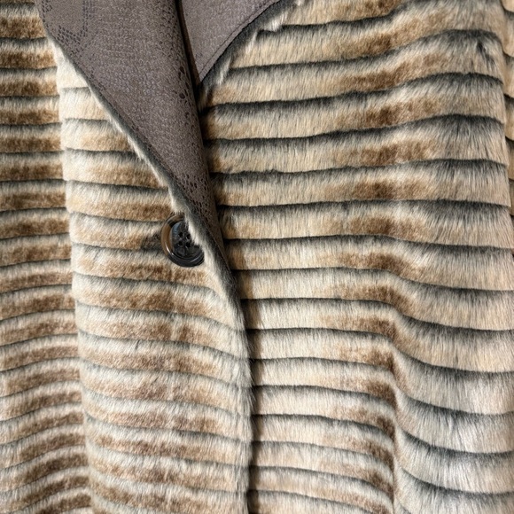 Brown Faux Fur Vest by Cheryl Nash Women’s Size Medium - Picture 2 of 7